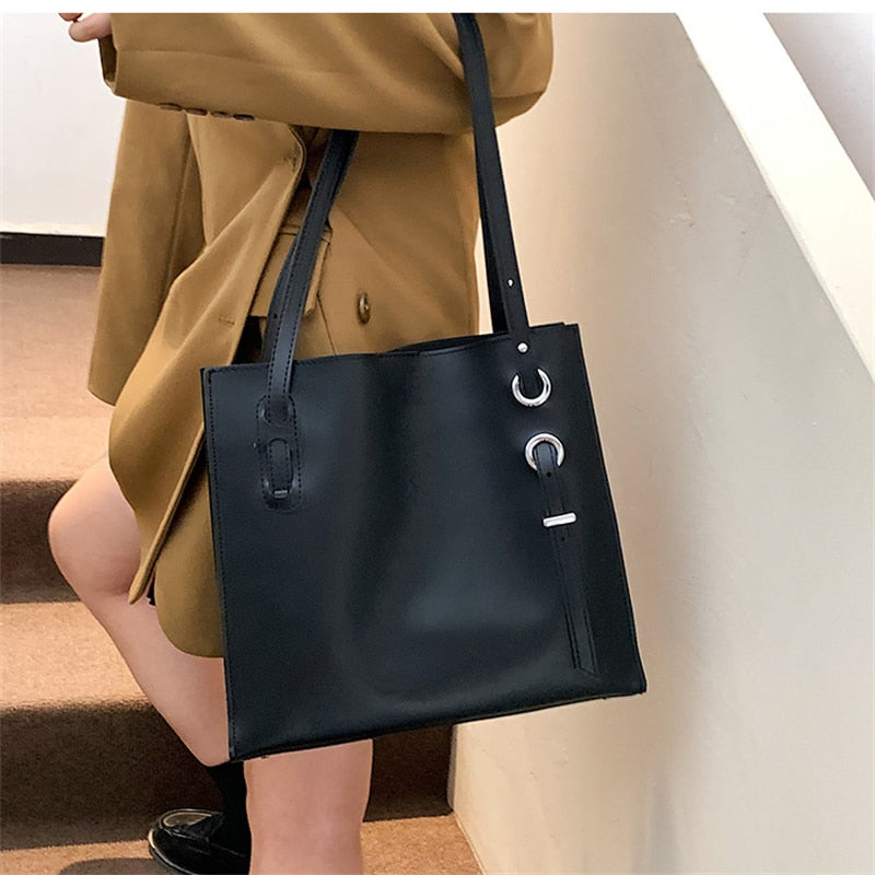 2023 New High Quality Fashion Women's Bag Retro Printed Designer Luxury  Chest Bag Trend All-match Ladies Shoulder Messenger Bag